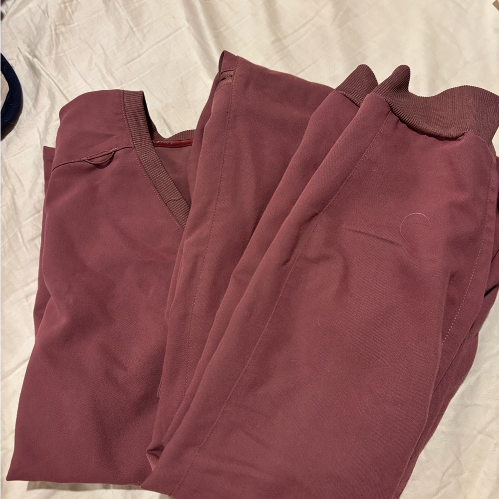 Fabletics Mauve scrub Set